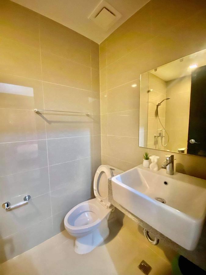 Uptown Parksuites Taguig Bagian luar foto