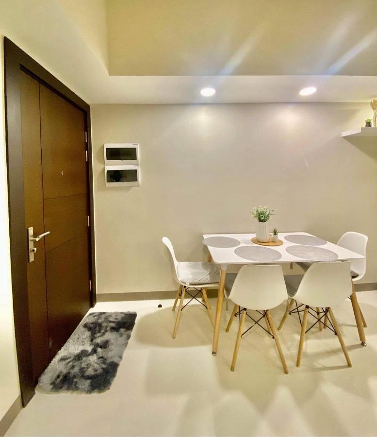 Uptown Parksuites Taguig Bagian luar foto