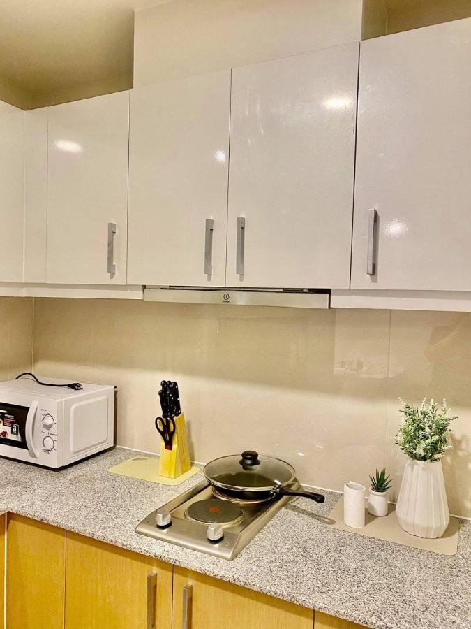 Uptown Parksuites Taguig Bagian luar foto