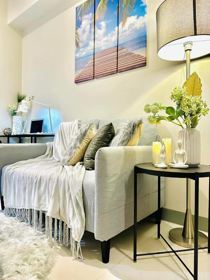 Uptown Parksuites Taguig Bagian luar foto