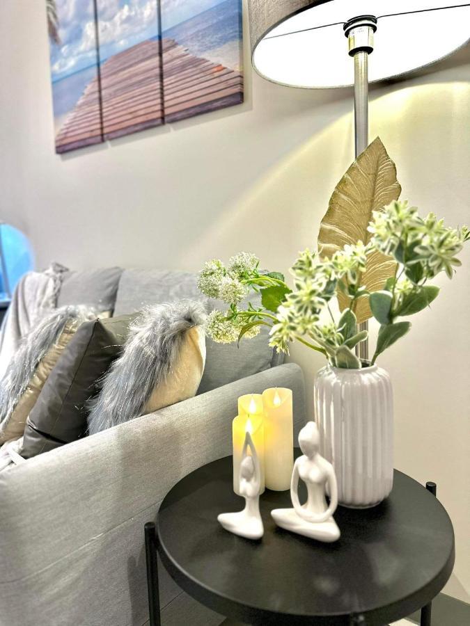 Uptown Parksuites Taguig Bagian luar foto