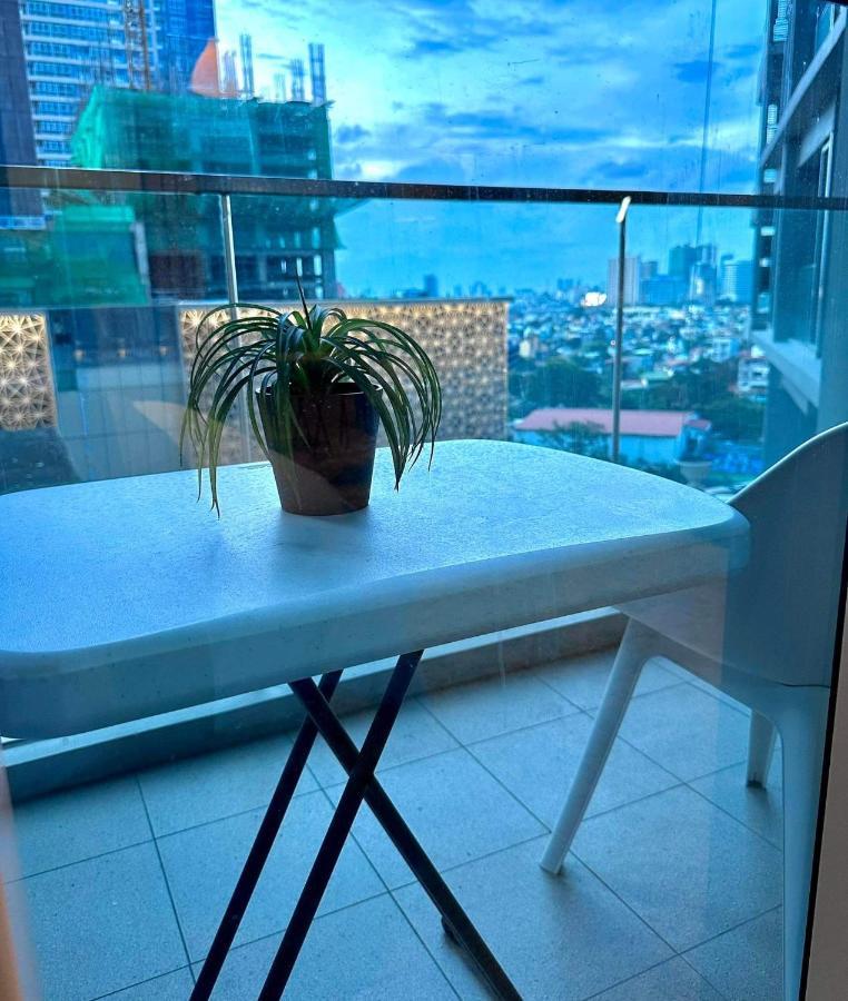 Uptown Parksuites Taguig Bagian luar foto
