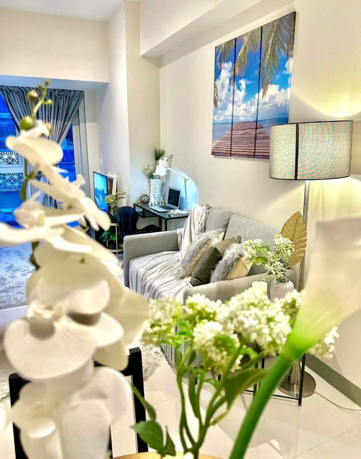 Uptown Parksuites Taguig Bagian luar foto