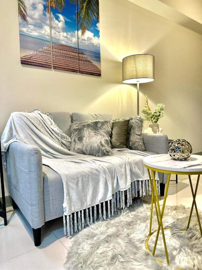 Uptown Parksuites Taguig Bagian luar foto