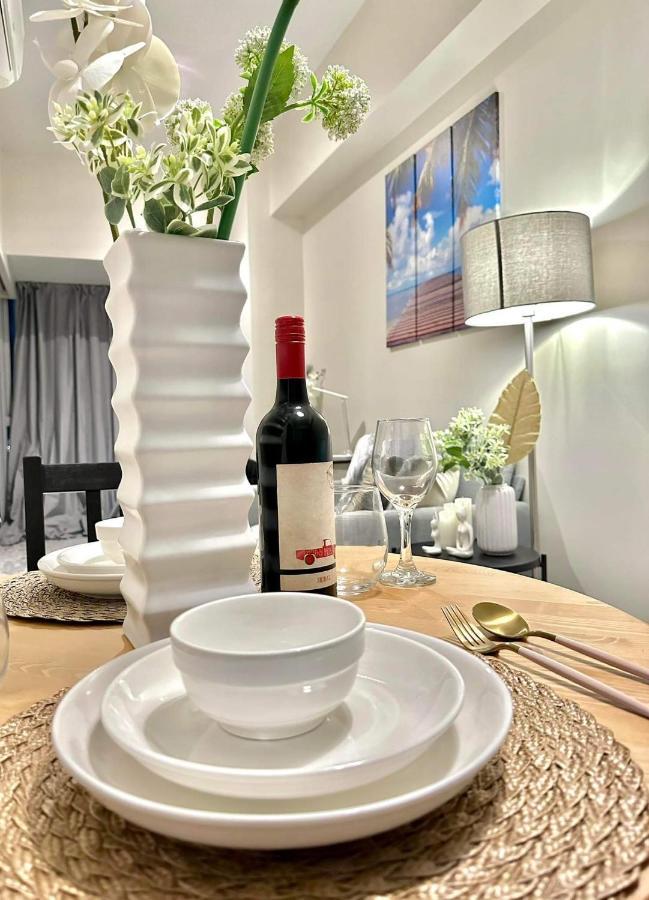Uptown Parksuites Taguig Bagian luar foto
