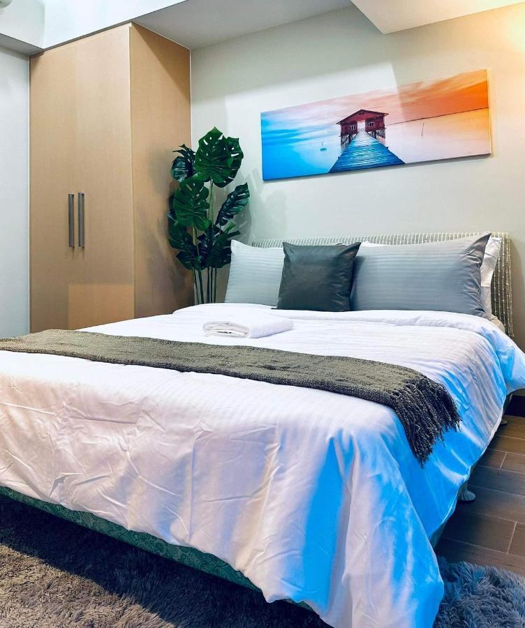 Uptown Parksuites Taguig Bagian luar foto