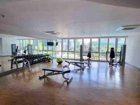 Uptown Parksuites Taguig Bagian luar foto