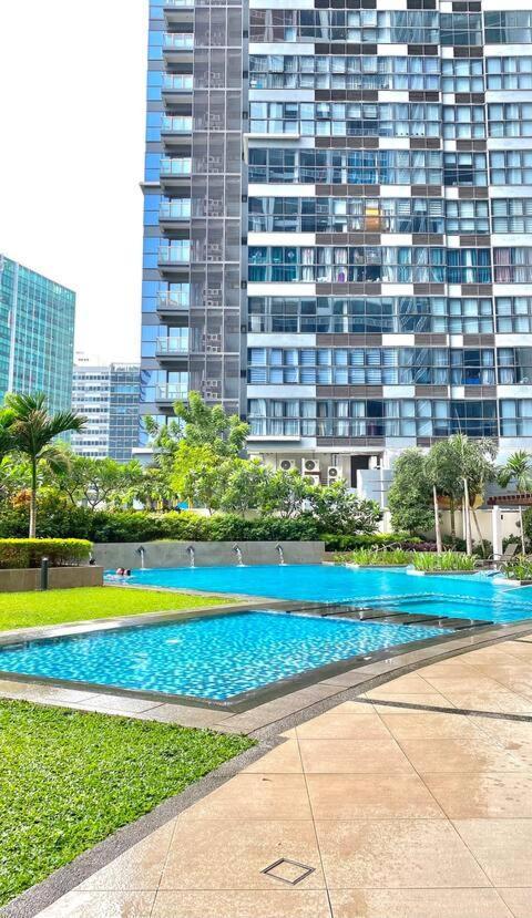Uptown Parksuites Taguig Bagian luar foto